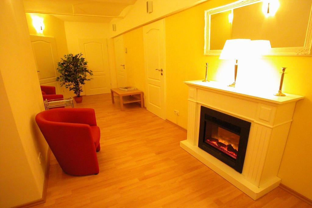 Budgetrooms - Souterrain-Private Rooms & Kitchen MHG Esterno foto